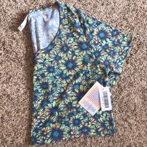NWT LulaRoe Classic T !